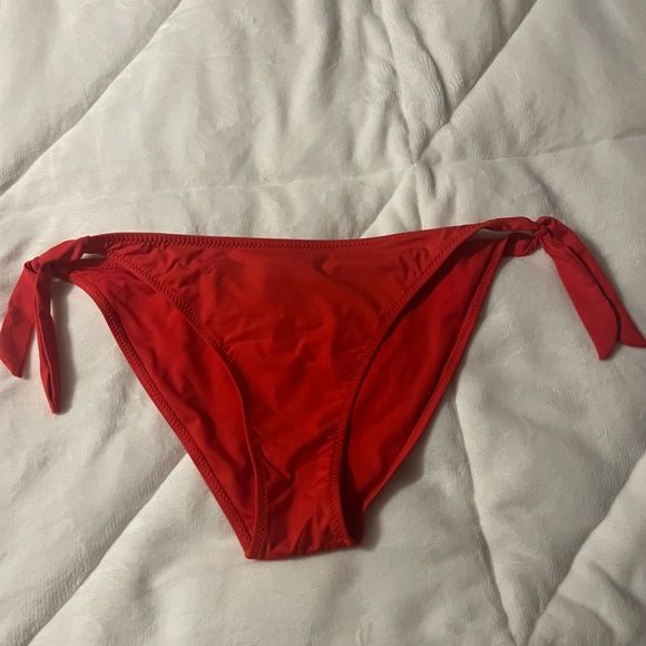 Bikini - Picture 2 of 2